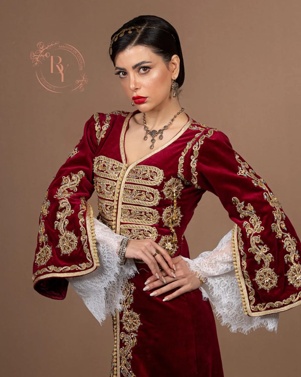Caftan algérien traditionnel